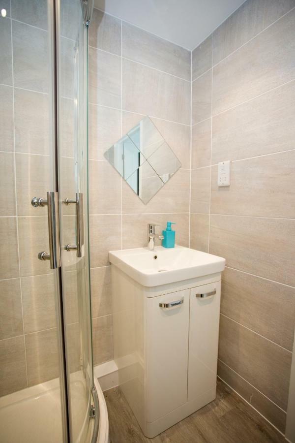 8 Compass Point Apartment Борнмът Екстериор снимка
