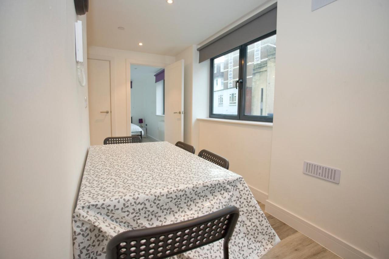 8 Compass Point Apartment Борнмът Екстериор снимка